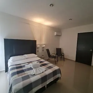 2* Hotel Mahahual's Gate